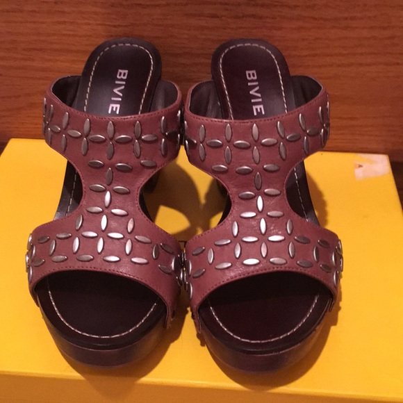 NIB BIVIEL CHOCOLATE 36 6 SHOES SANDALS CUTE HEELS - Picture 3 of 9